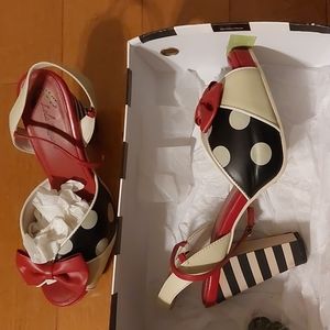 Lola Ramona AngIe Heel. SIZE 10